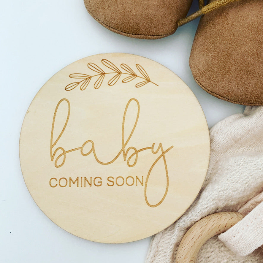 Baby Comming Soon Wooden Disc- Pregnancy Announcement